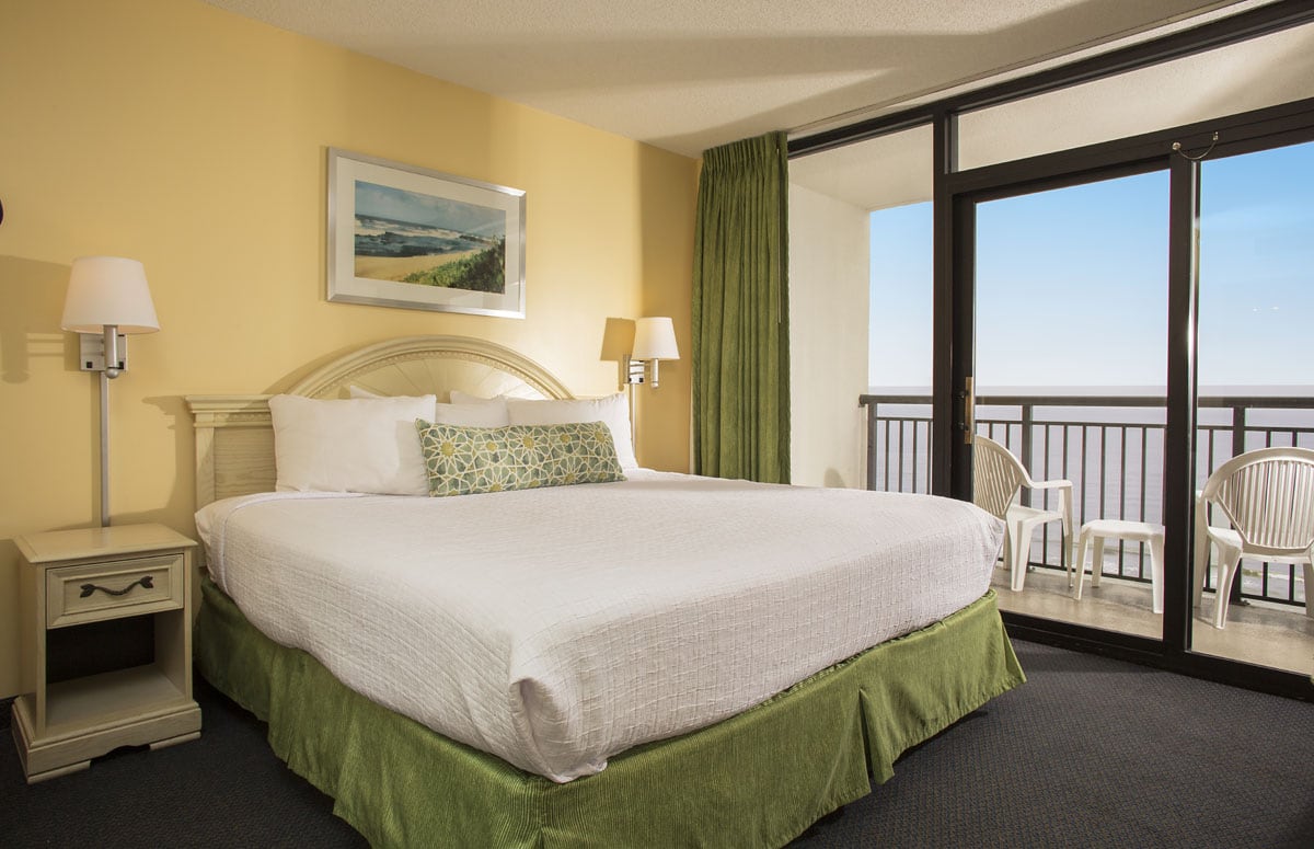 accommodation 3 Bedroom 7th Floor Pool Level Condo