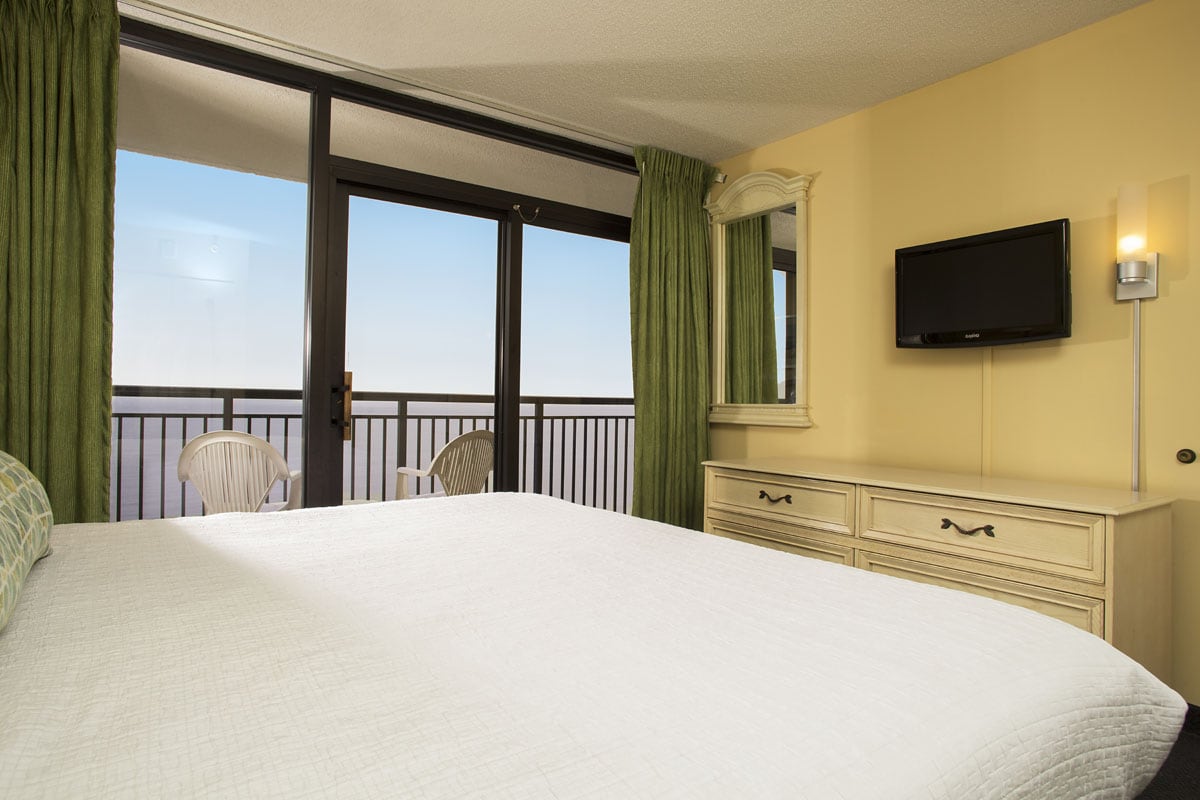 accommodation 3 Bedroom Oceanfront Condo