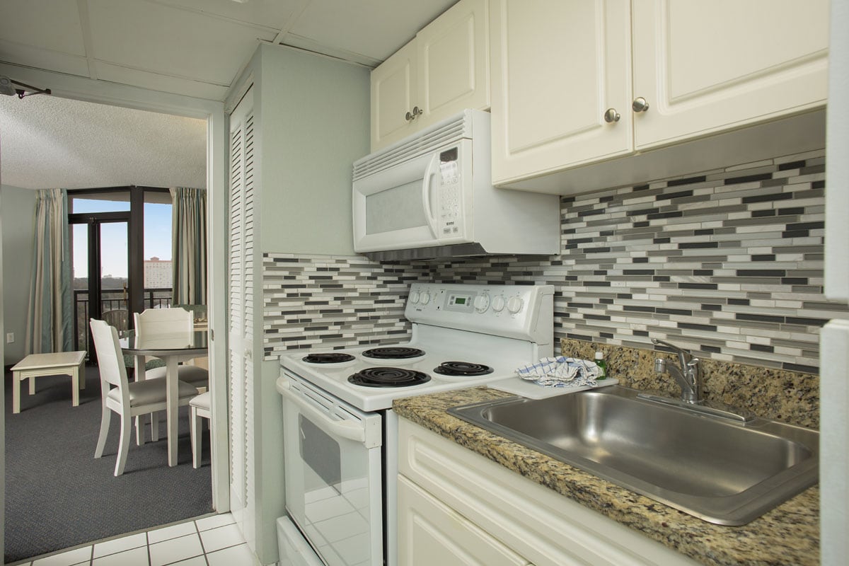 accommodation 1 Bedroom 7th Floor Pool Level Condo